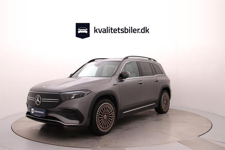 Grå Mercedes EQB 300 fra 2023 set udefra