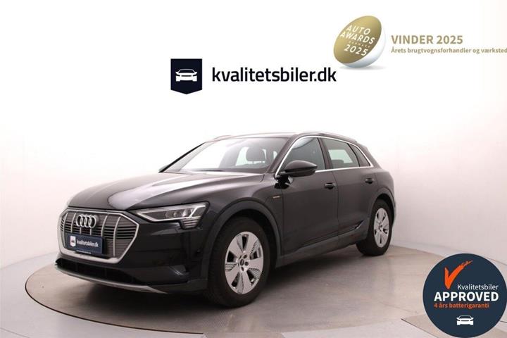 Sort Audi e-tron fra 2023 set udefra