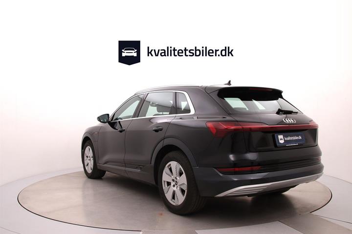 Sort Audi e-tron fra 2023