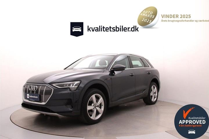 Grå Audi e-tron fra 2021 set udefra