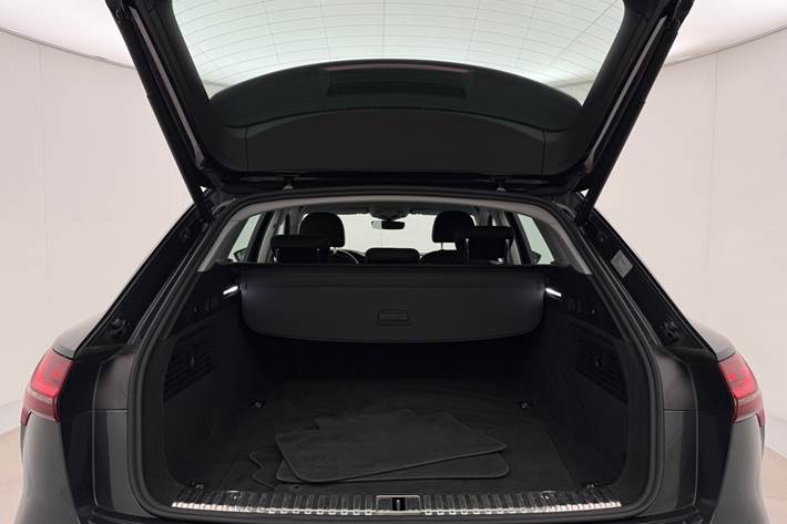 Grå Audi e-tron fra 2021