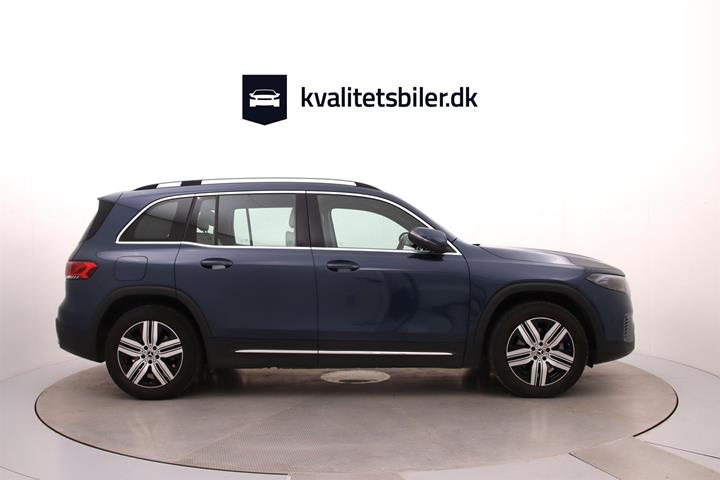 Blå Mercedes EQB 300 fra 2024