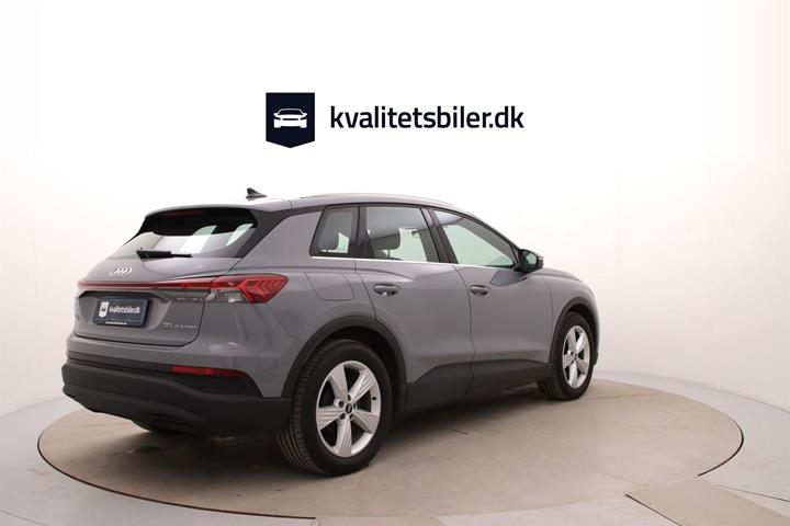 Grå Audi Q4 fra 2021