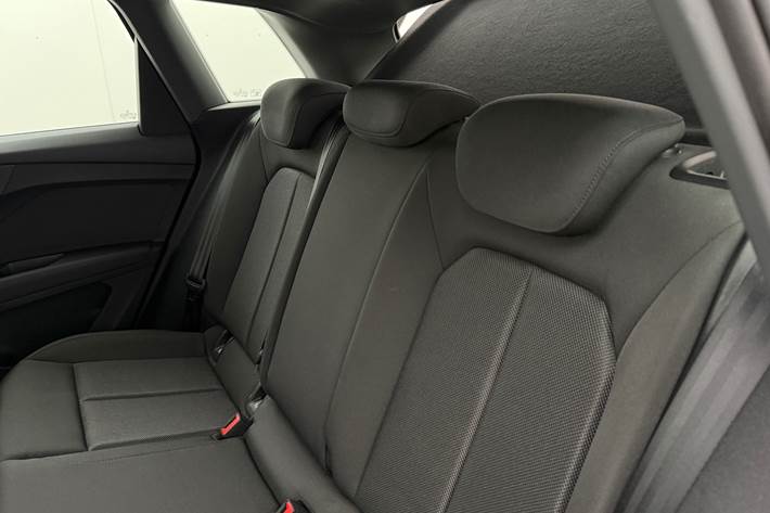 Grå Audi Q4 fra 2021