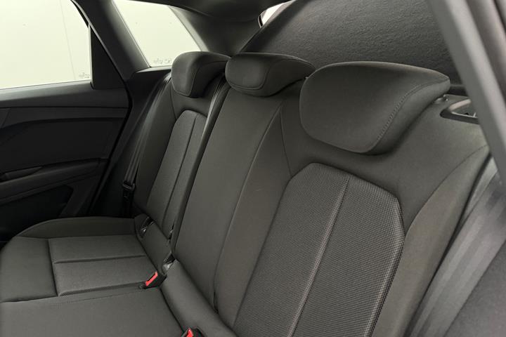 Grå Audi Q4 fra 2021