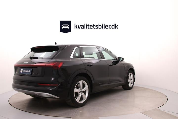 Sort Audi e-tron fra 2022