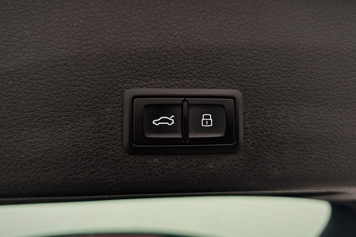 Sort Audi e-tron fra 2022