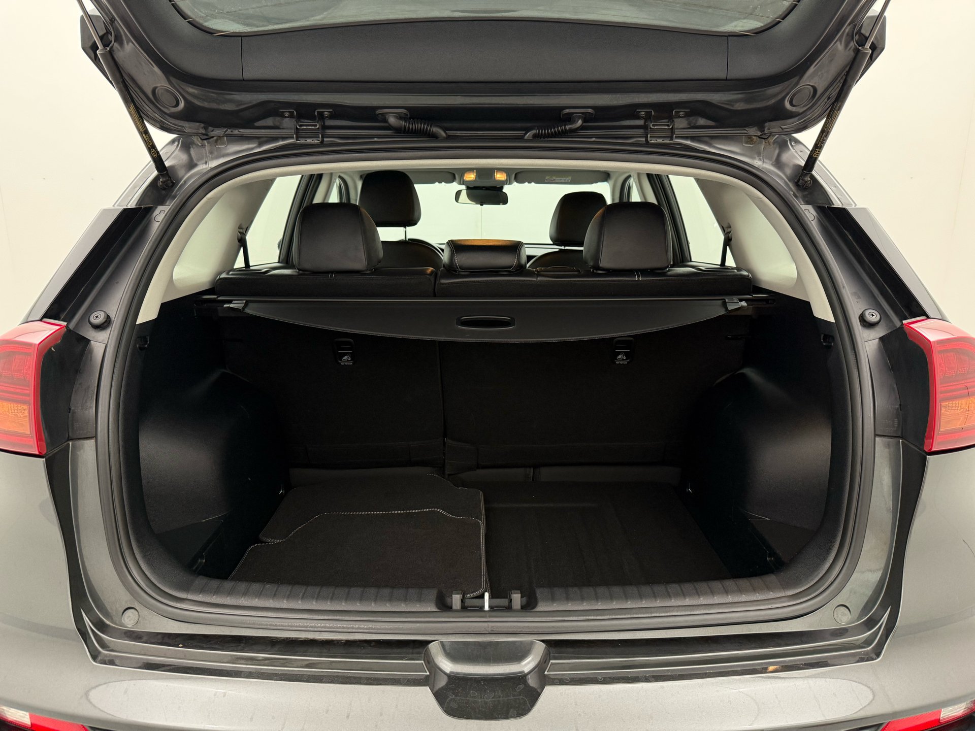 Grå Kia e-Niro fra 2021