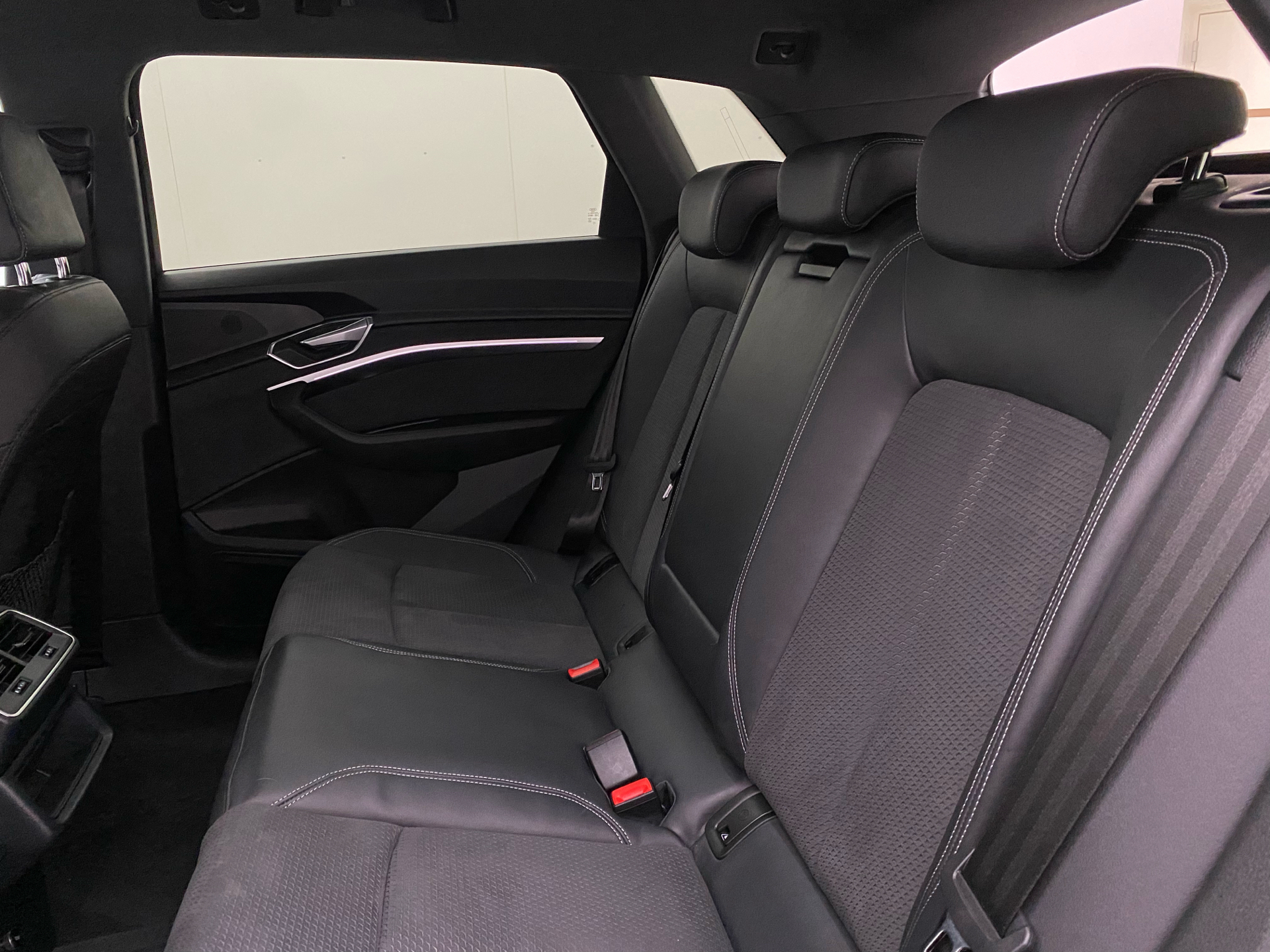 Sort Audi e-tron fra 2022