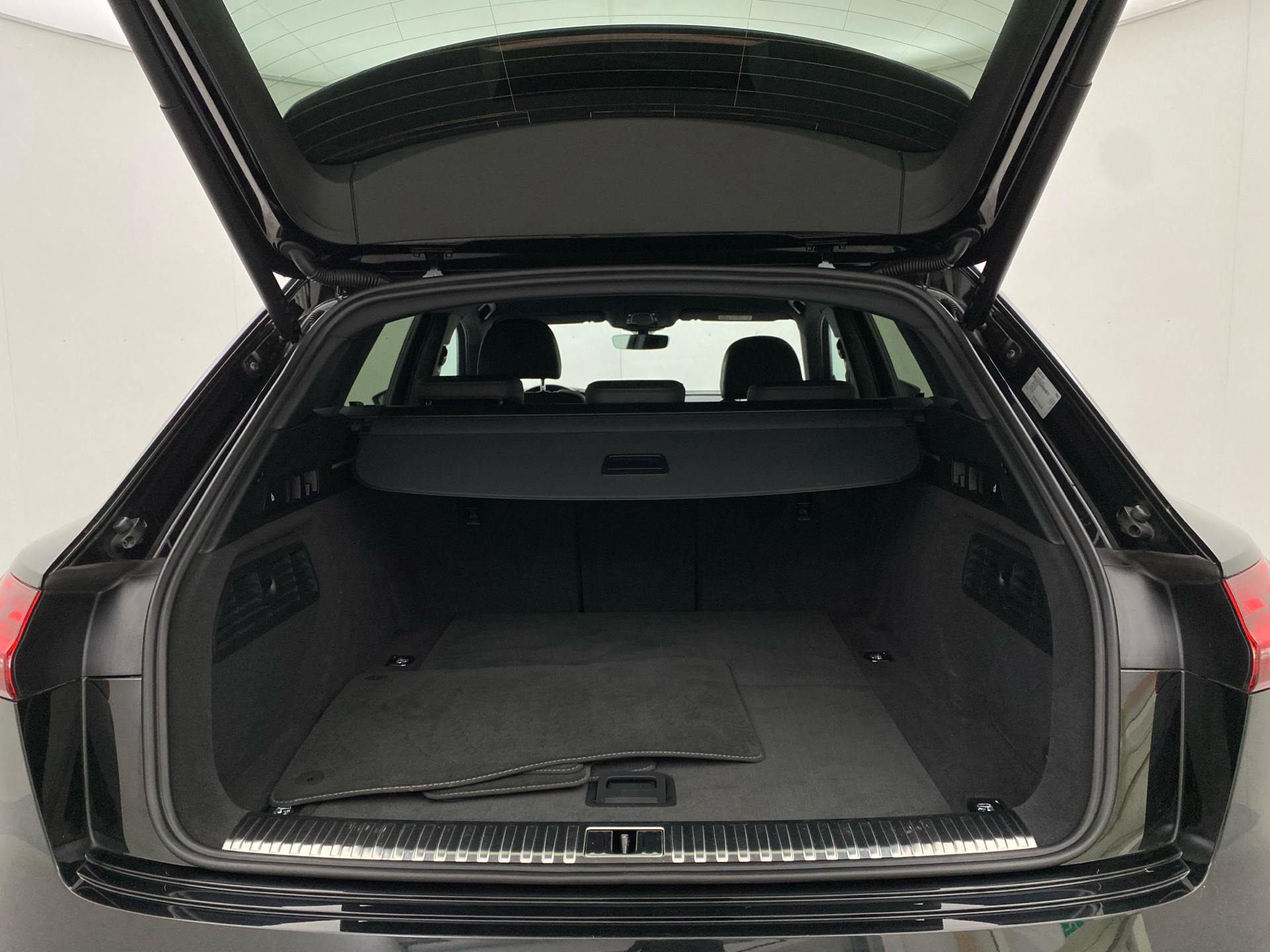 Sort Audi e-tron fra 2022