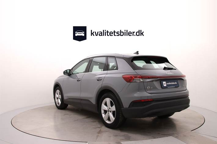 Grå Audi Q4 fra 2021