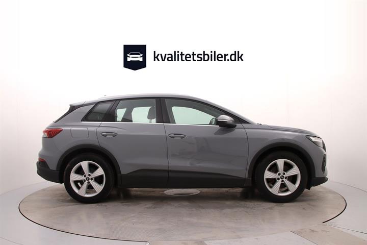 Grå Audi Q4 fra 2021