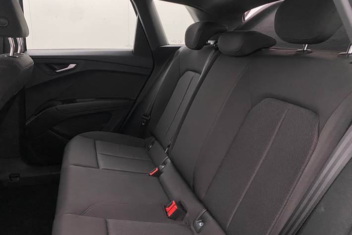 Grå Audi Q4 fra 2021