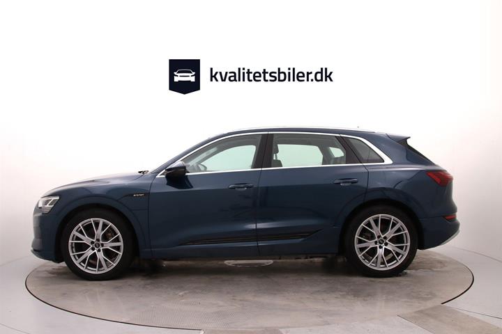 Blå Audi e-tron fra 2020