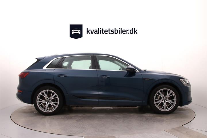 Blå Audi e-tron fra 2020