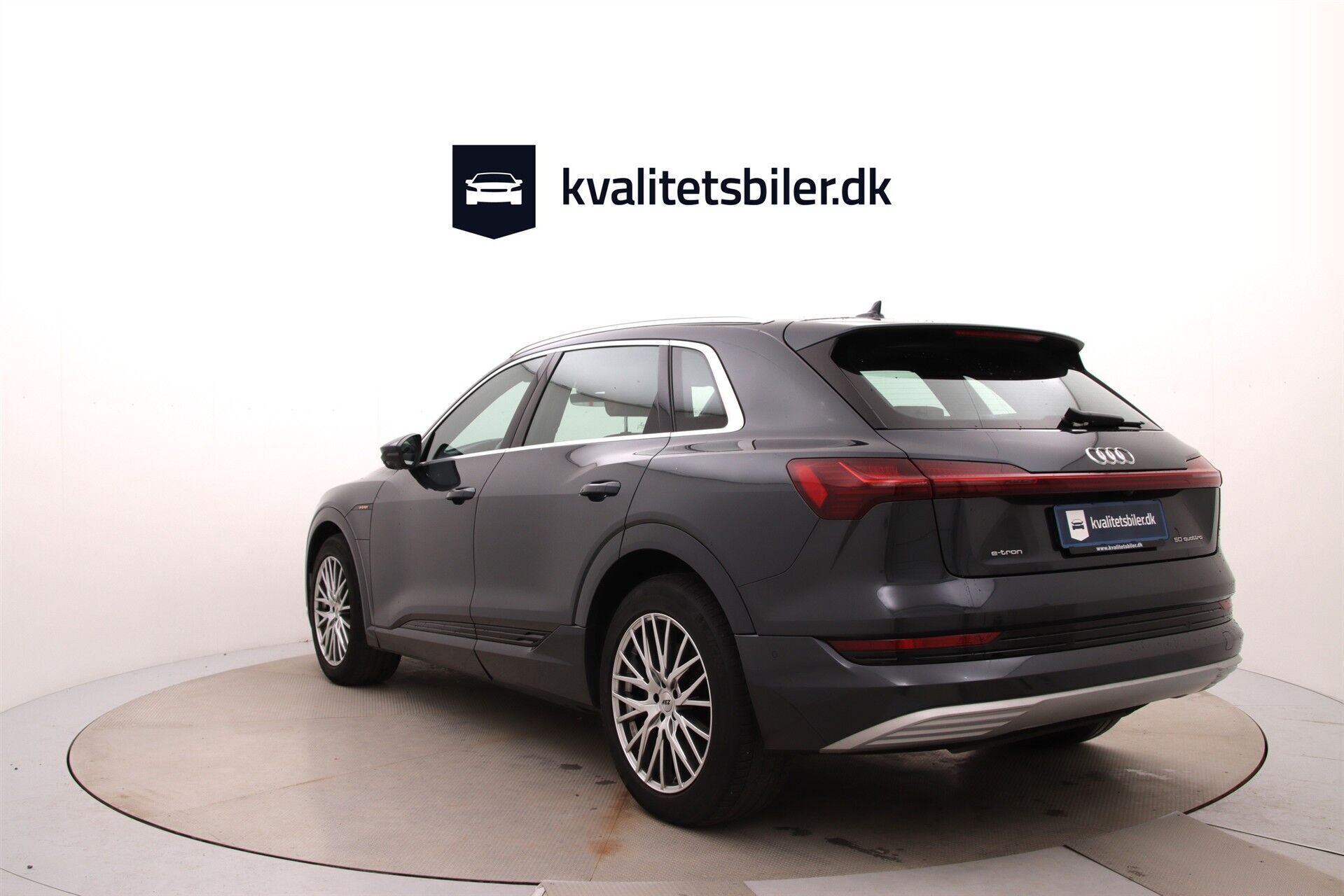 Grå Audi e-tron fra 2020