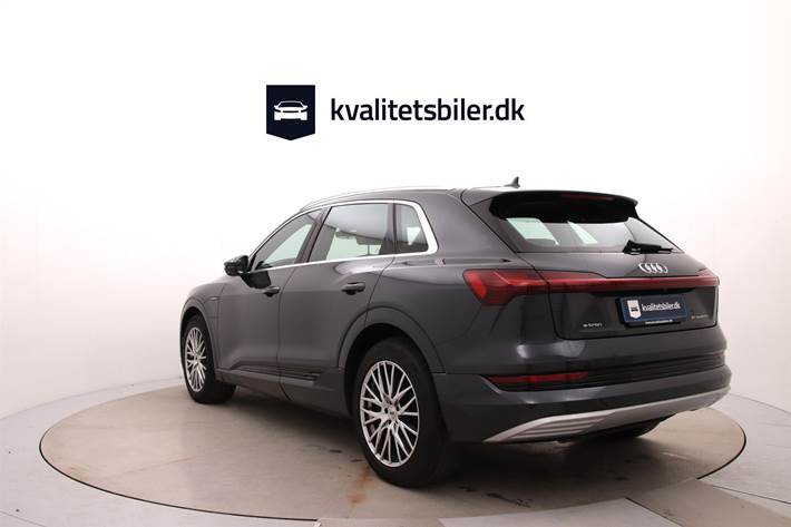 Grå Audi e-tron fra 2020