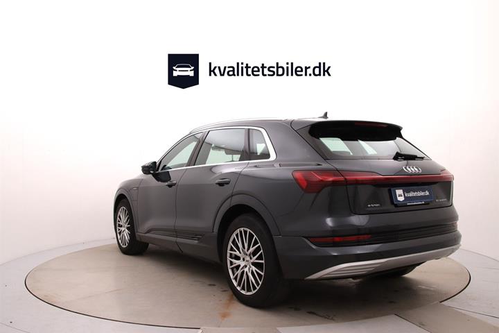 Grå Audi e-tron fra 2020