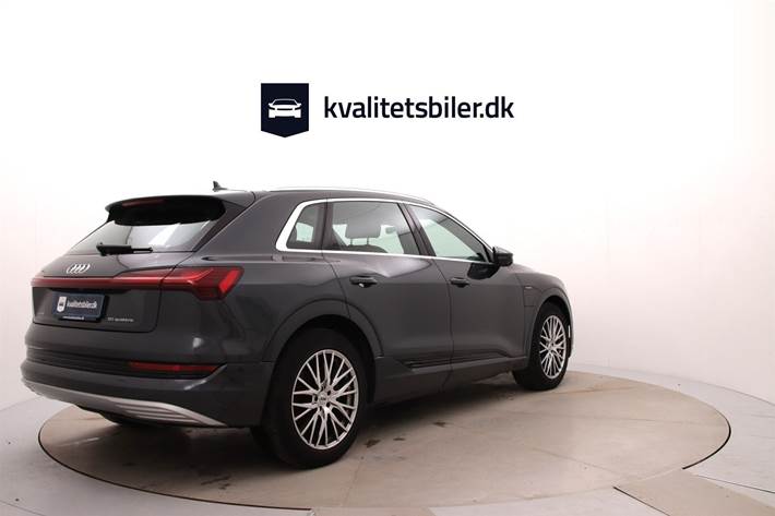 Grå Audi e-tron fra 2020