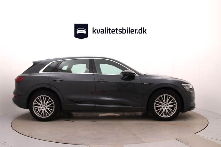 Grå Audi e-tron fra 2020