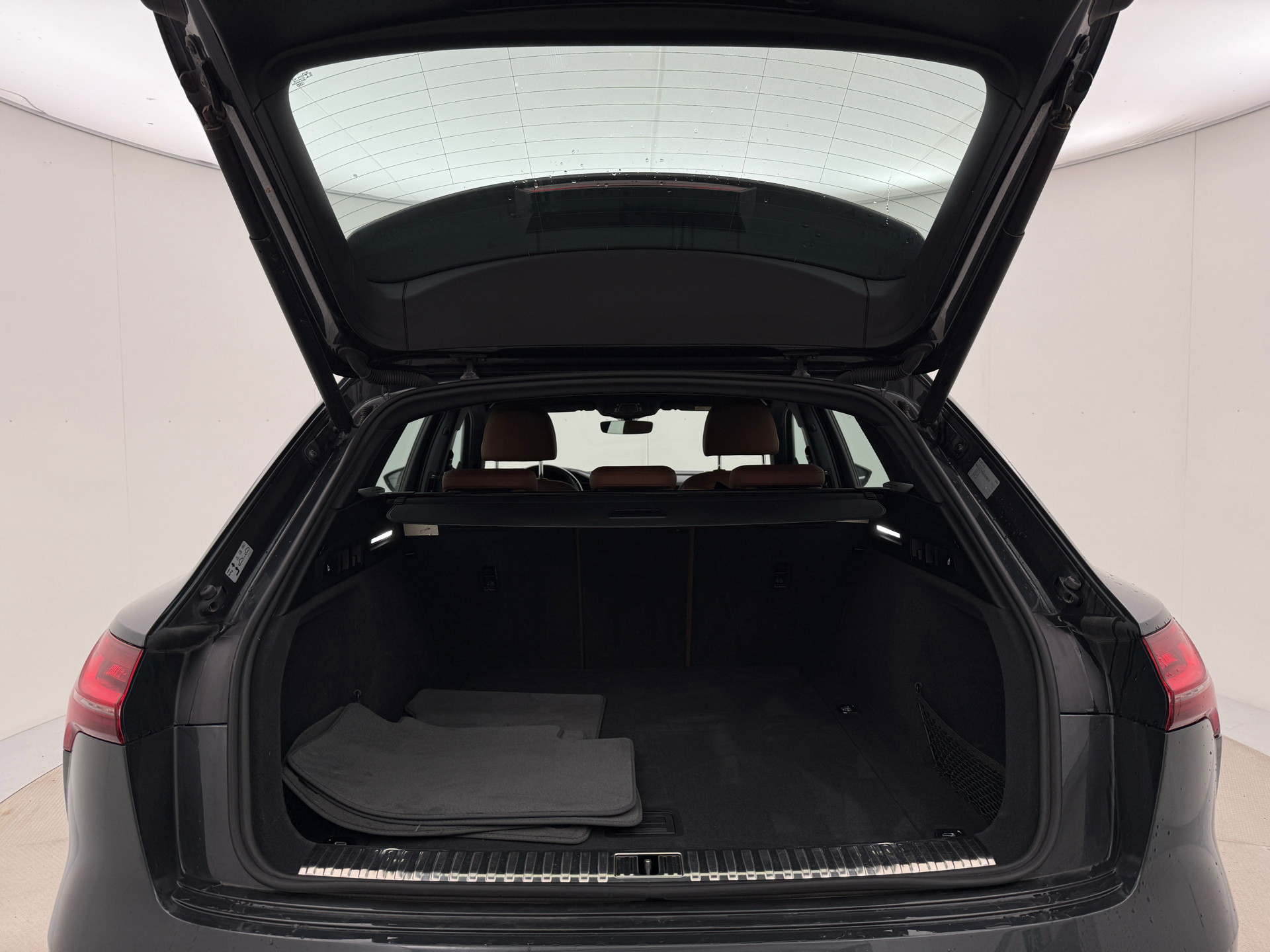 Grå Audi e-tron fra 2020