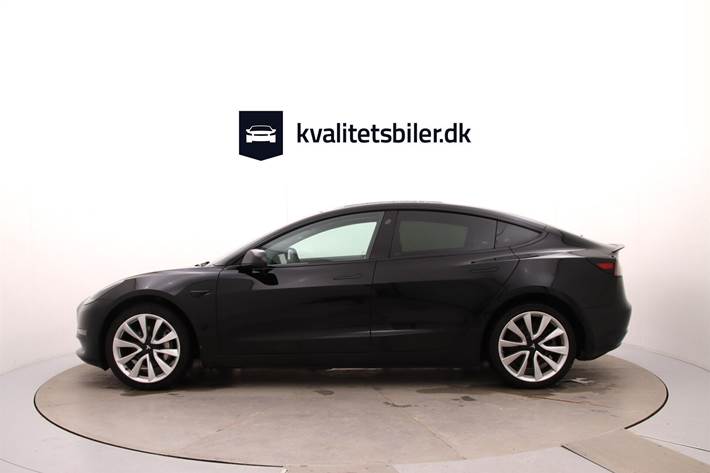 Sort Tesla Model 3 fra 2019