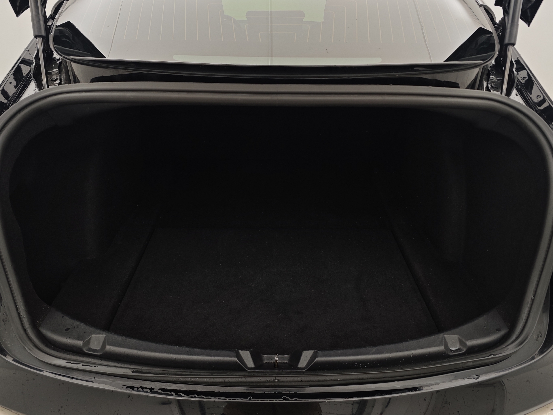 Sort Tesla Model 3 fra 2019