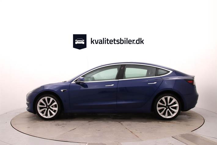 Blå Tesla Model 3 fra 2019