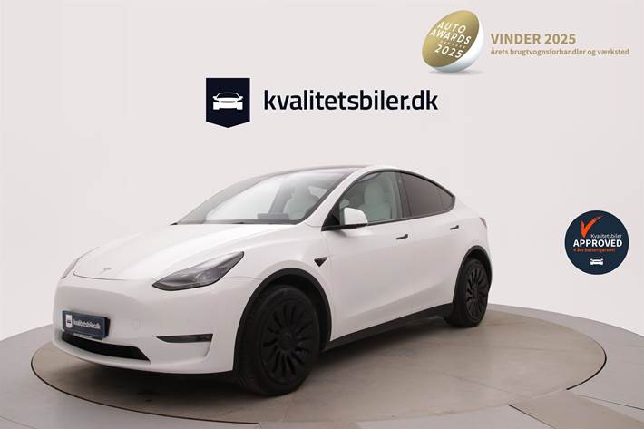 Hvid Tesla Model Y fra 2021