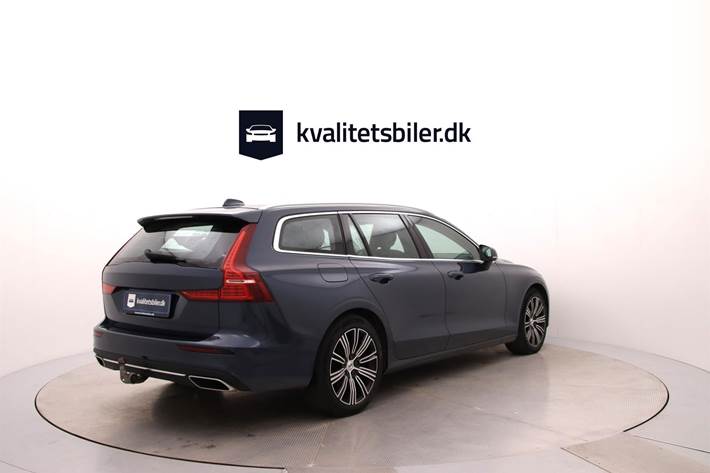 Blå Volvo V60 fra 2021
