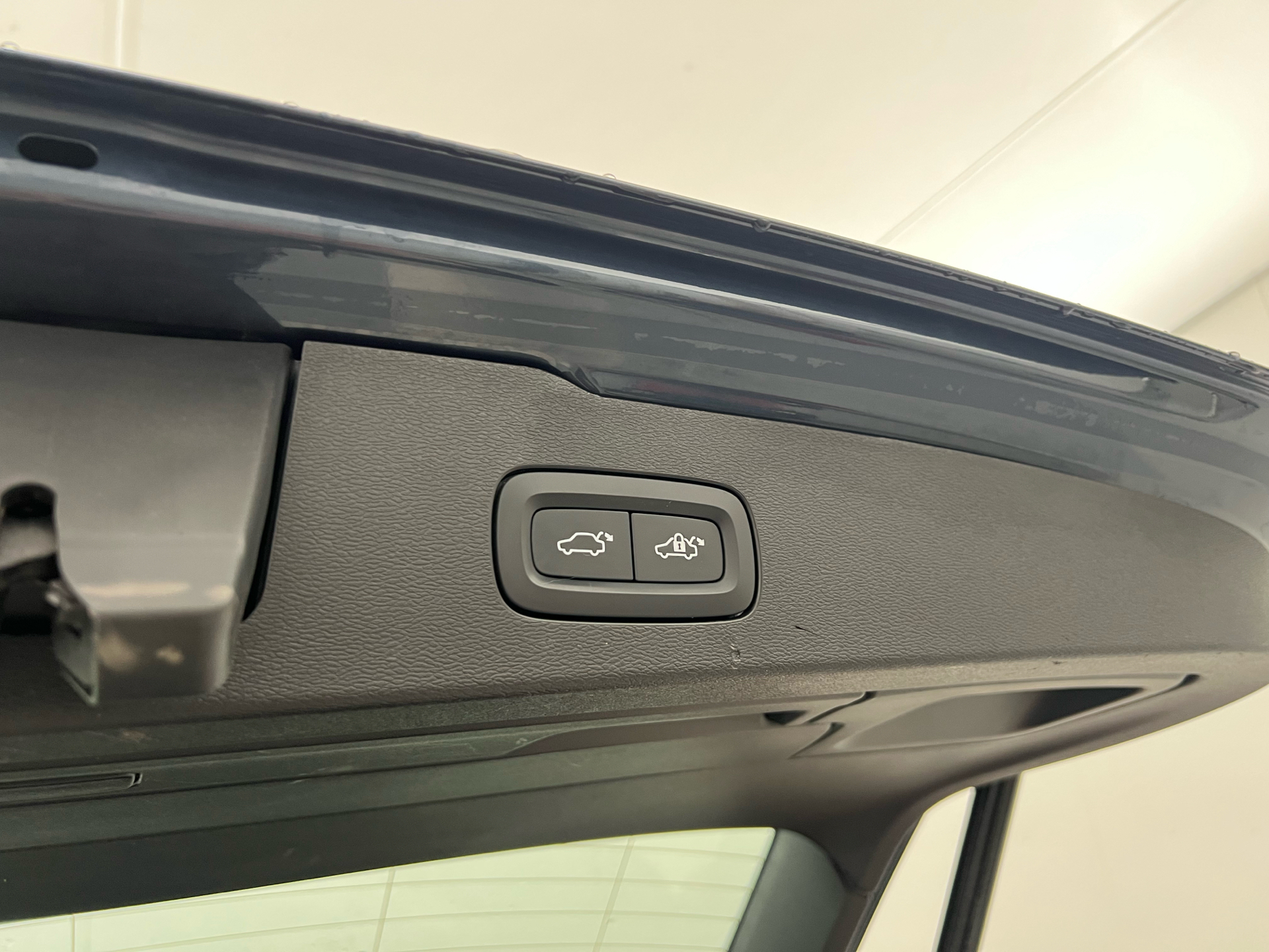 Blå Volvo V60 fra 2021