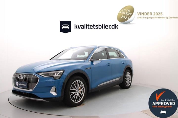 Blå Audi e-tron fra 2019 set udefra