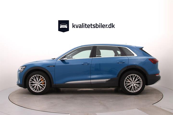Blå Audi e-tron fra 2019