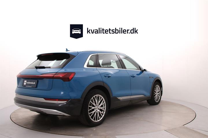 Blå Audi e-tron fra 2019