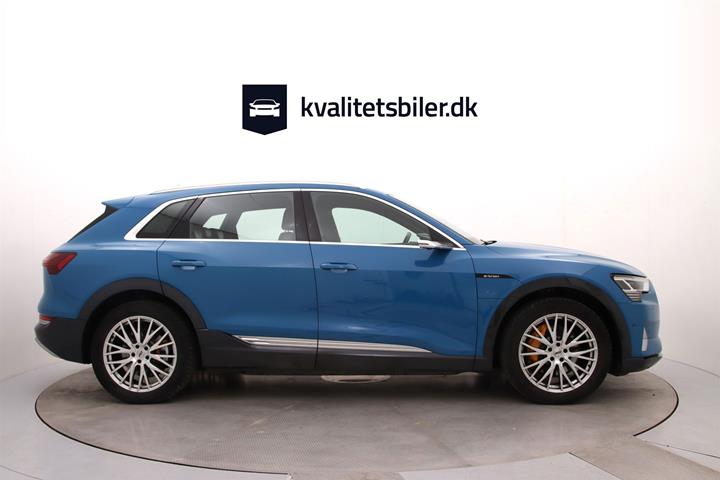 Blå Audi e-tron fra 2019