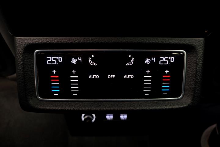 Blå Audi e-tron fra 2019