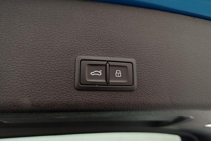 Blå Audi e-tron fra 2019
