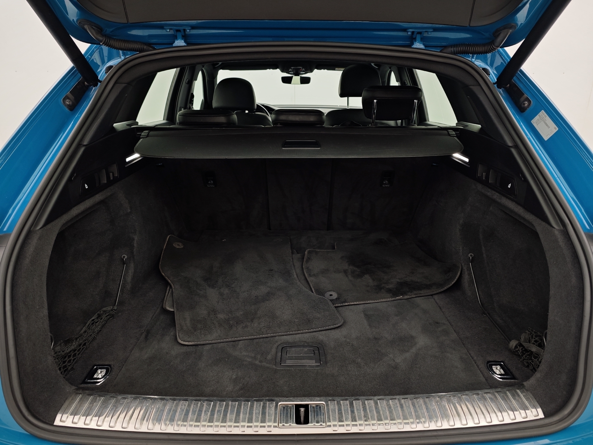 Blå Audi e-tron fra 2019