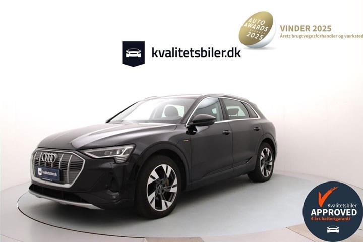 Sort Audi e-tron fra 2021 set udefra