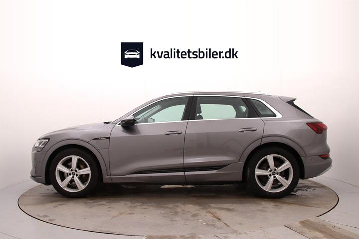 Grå Audi e-tron fra 2020