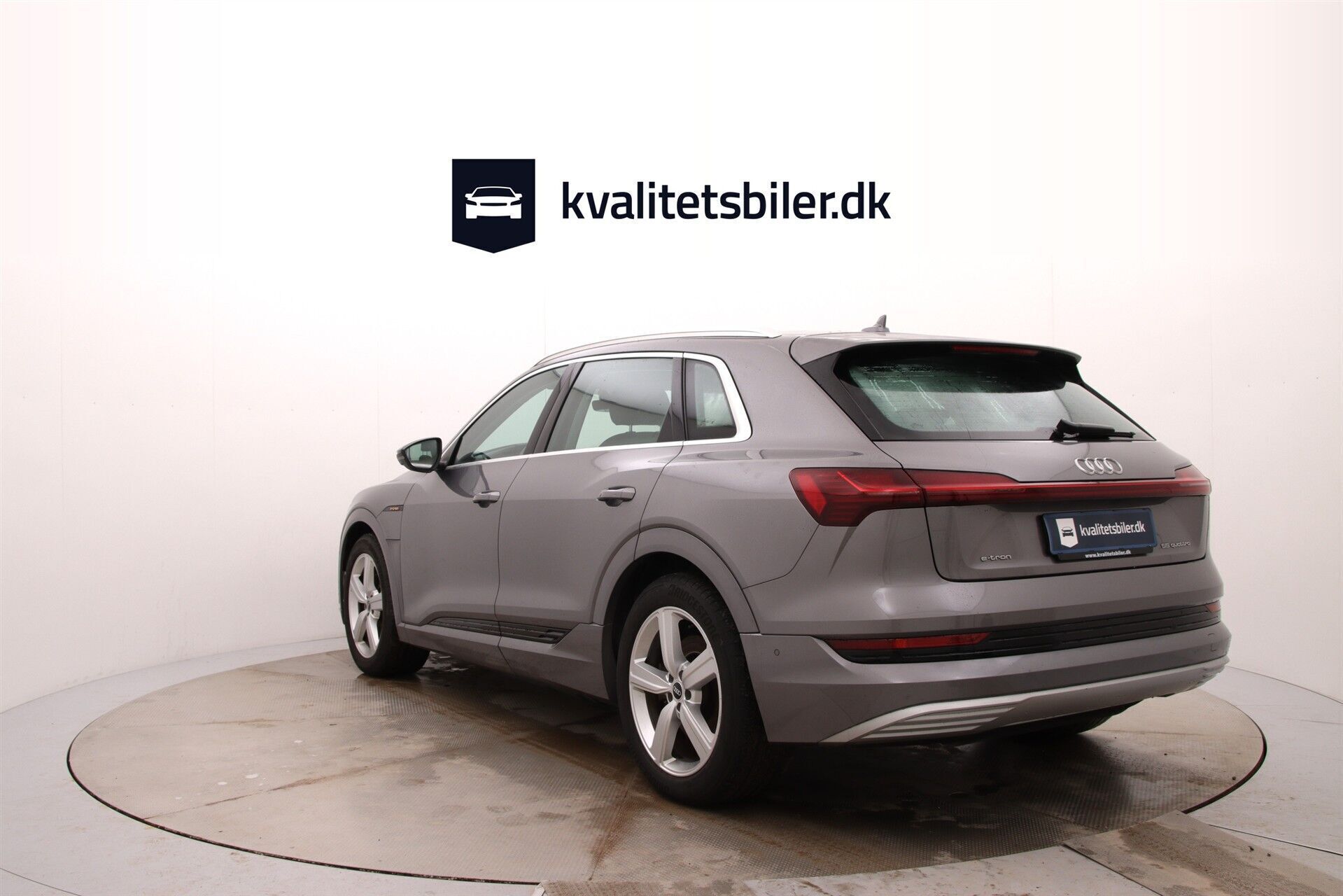 Grå Audi e-tron fra 2020