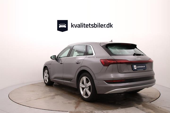 Grå Audi e-tron fra 2020
