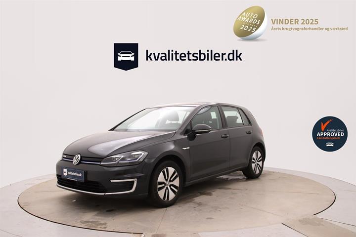 Grå VW Golf fra 2021 set udefra