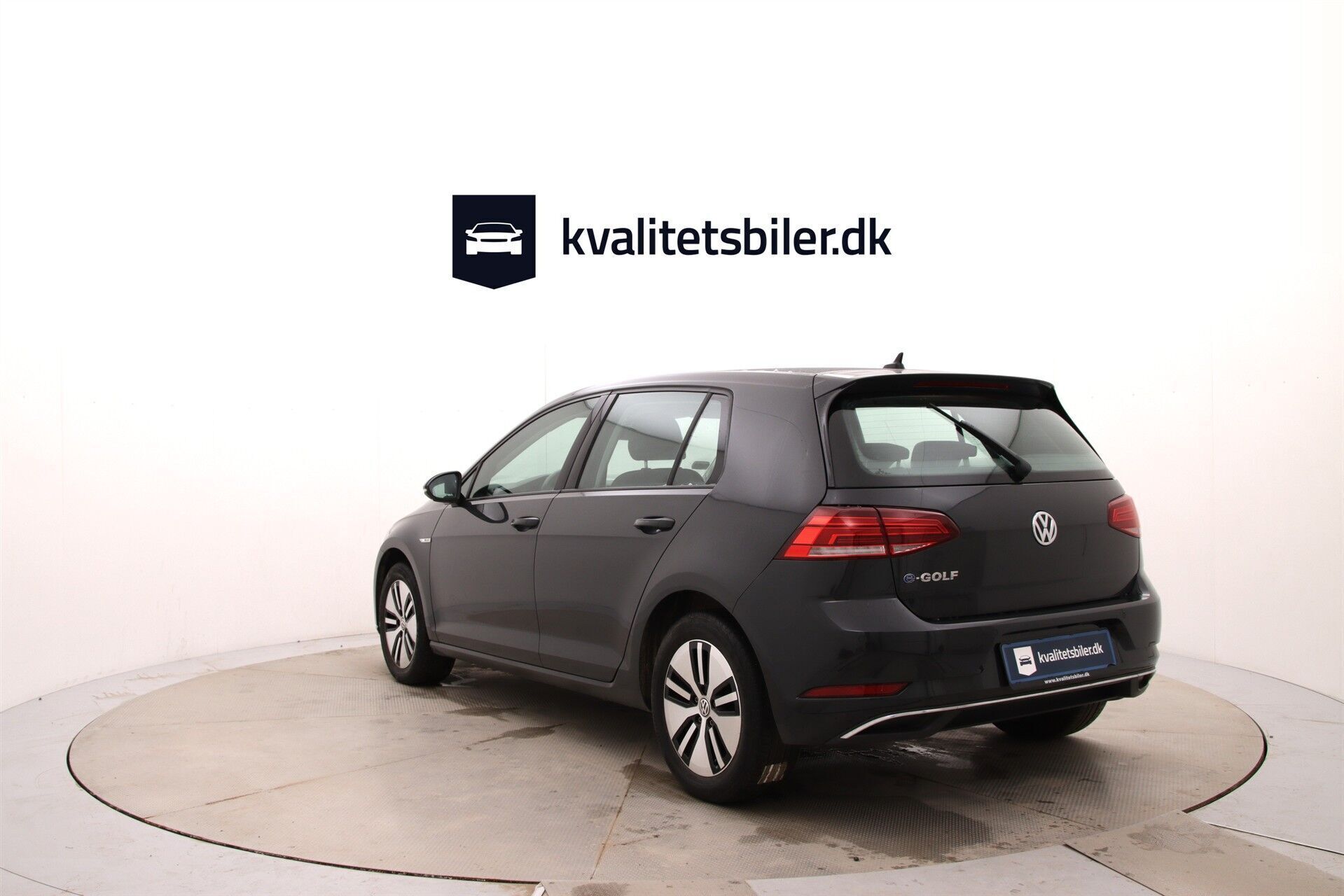 Grå VW Golf fra 2021
