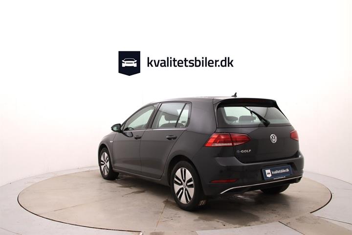 Grå VW Golf fra 2021