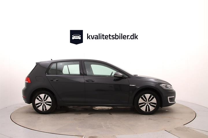 Grå VW Golf fra 2021
