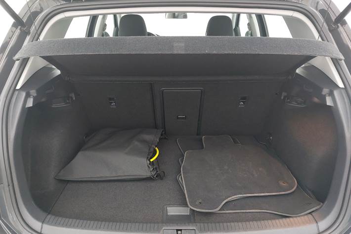 Grå VW Golf fra 2021