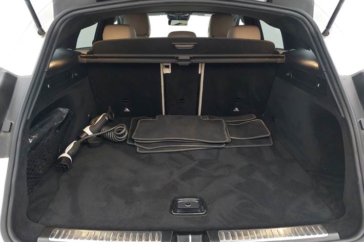 Hvid Mercedes EQC fra 2020