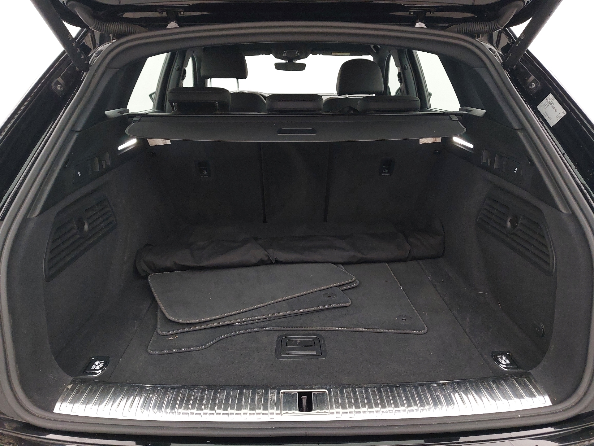 Sort Audi e-tron fra 2021