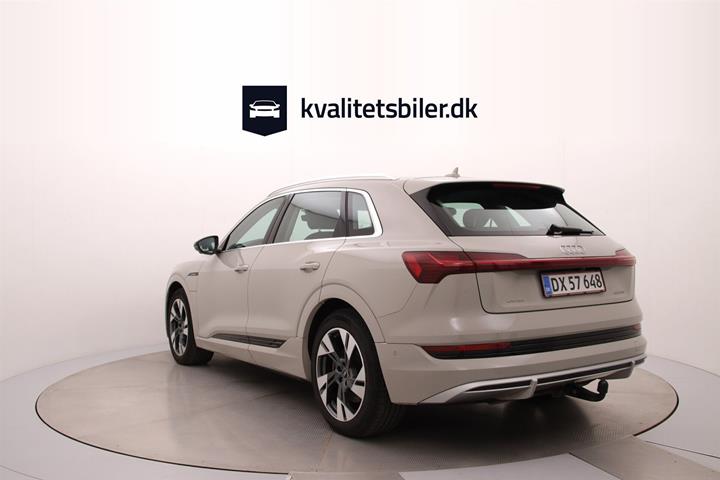 Beige Audi e-tron fra 2020